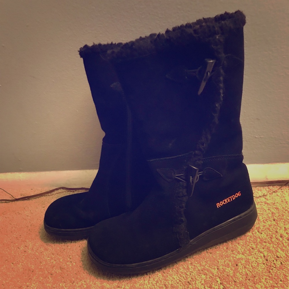 Black RocketDog snow boots.